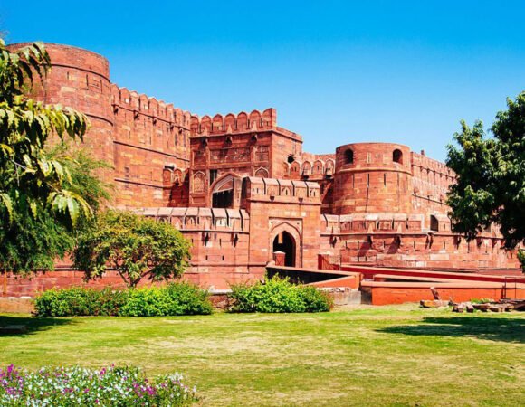 Agra : Taj Mahal, Agra fort and Fatehpur sikri