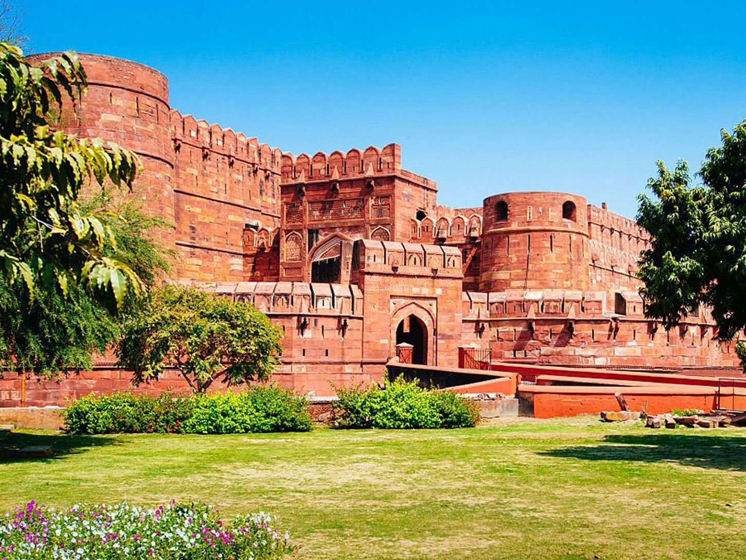 Taj Mahal Tour by Luxury Car