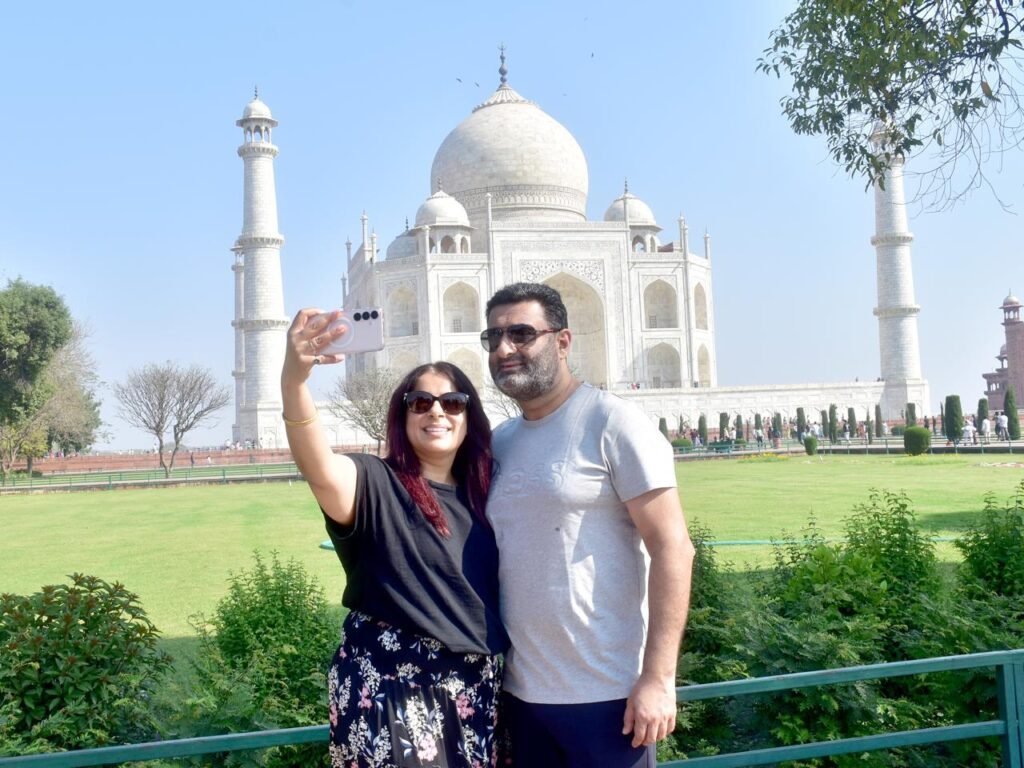 Taj Mahal Tour by Gatimaan Express Train