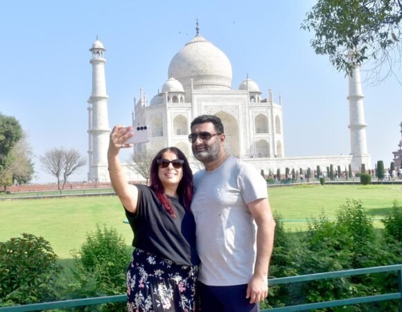 Taj Mahal Tour by Gatimaan Express Train